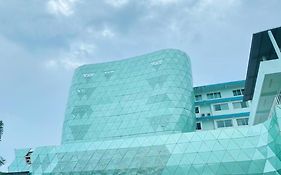 โรงแรมมรกต